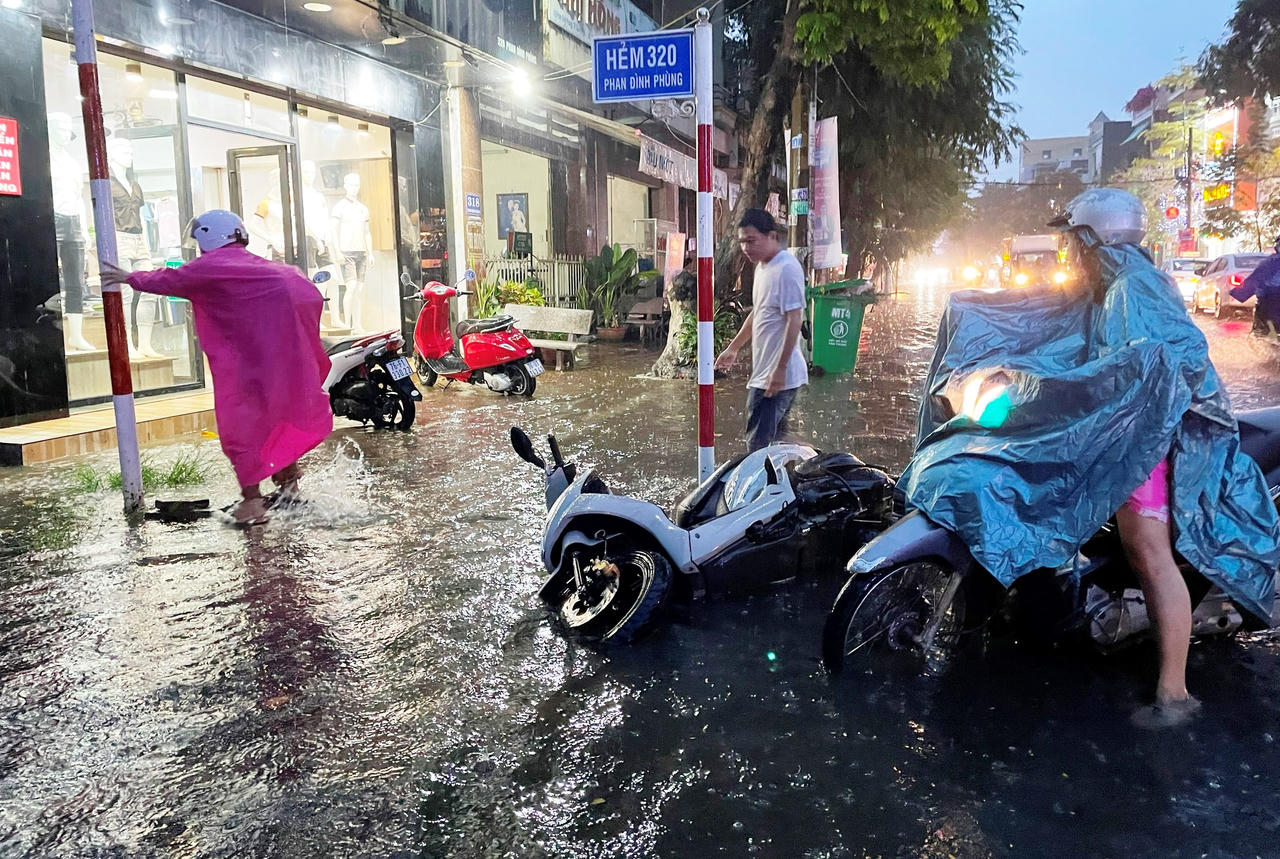 Mưa lớn là đường phố 'chìm' trong nước, năm nay Quảng Ngãi chống ngập thế nào?