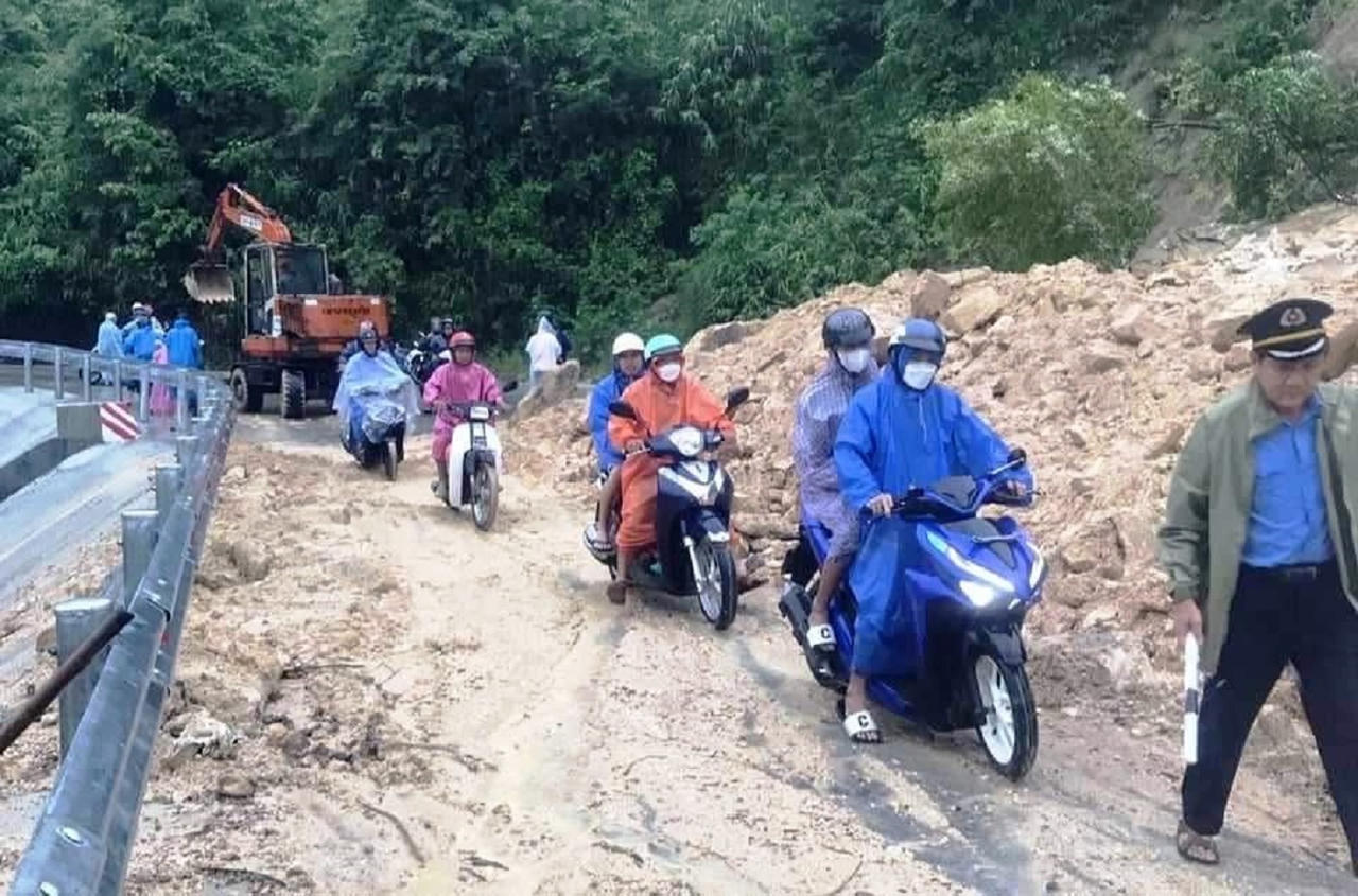 Độ ẩm đất gần bão hòa, cảnh báo lũ quét và sạt lở đất tại địa bàn miền núi Quảng Nam 