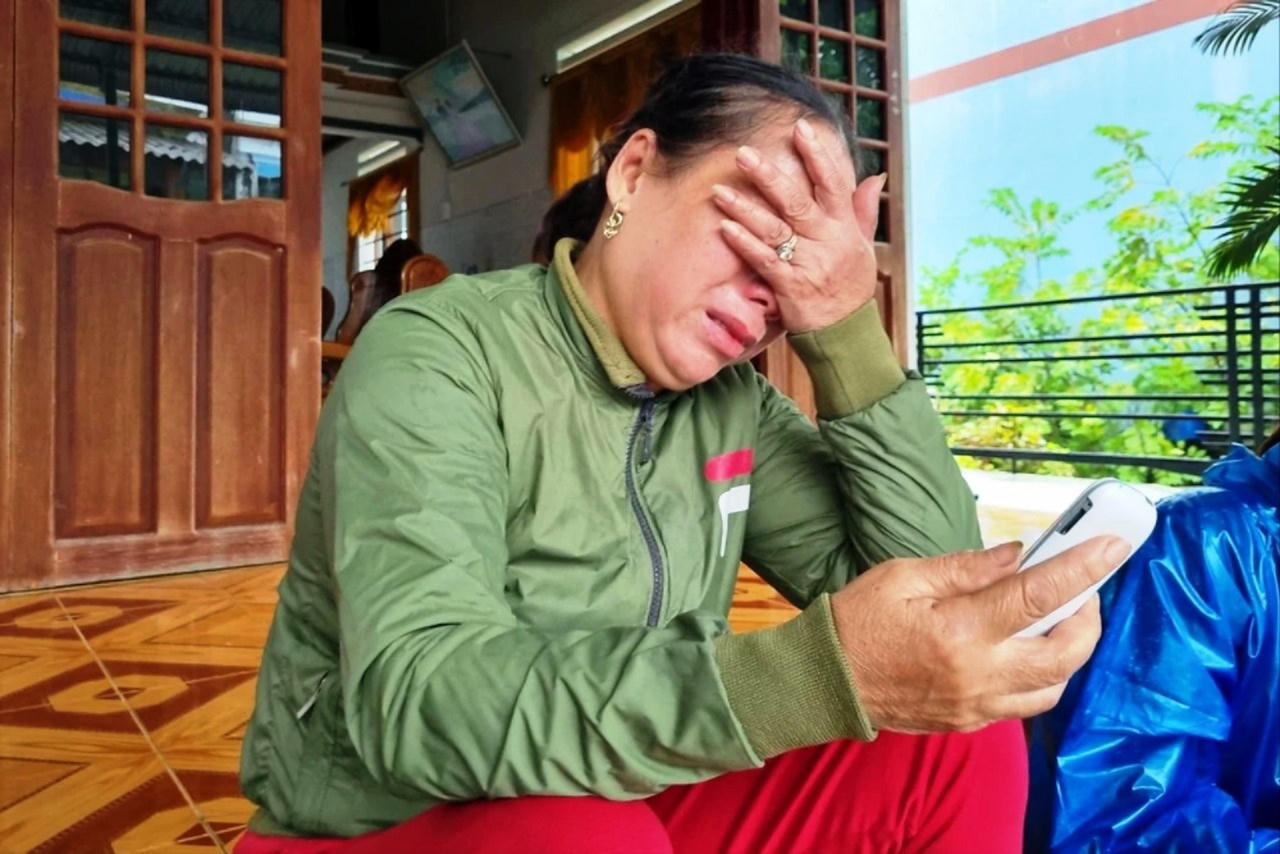 Vụ lốc xoáy đánh chìm 2 tàu câu mực: Xóm chài bàng hoàng, mong phép màu xảy ra