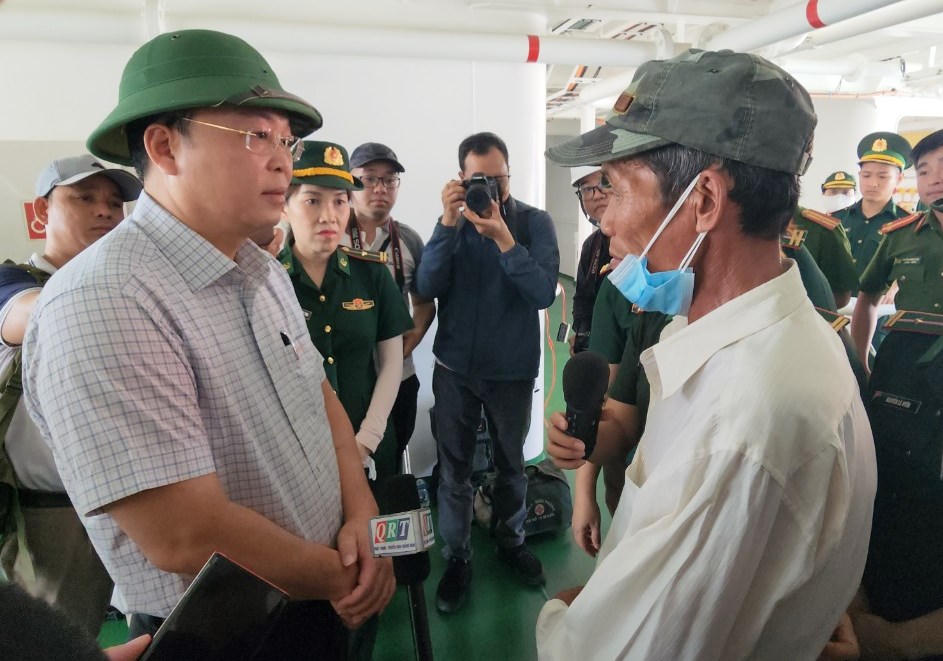 Những giọt nước mắt hạnh phúc của 78 ngư dân trở về từ “cõi chết”