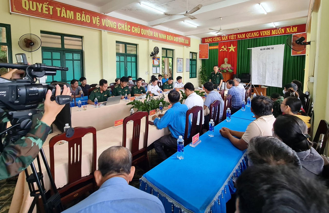 Hi vọng mong manh, đề nghị dừng tìm kiếm 13 ngư dân mất tích sau ngày 22/10