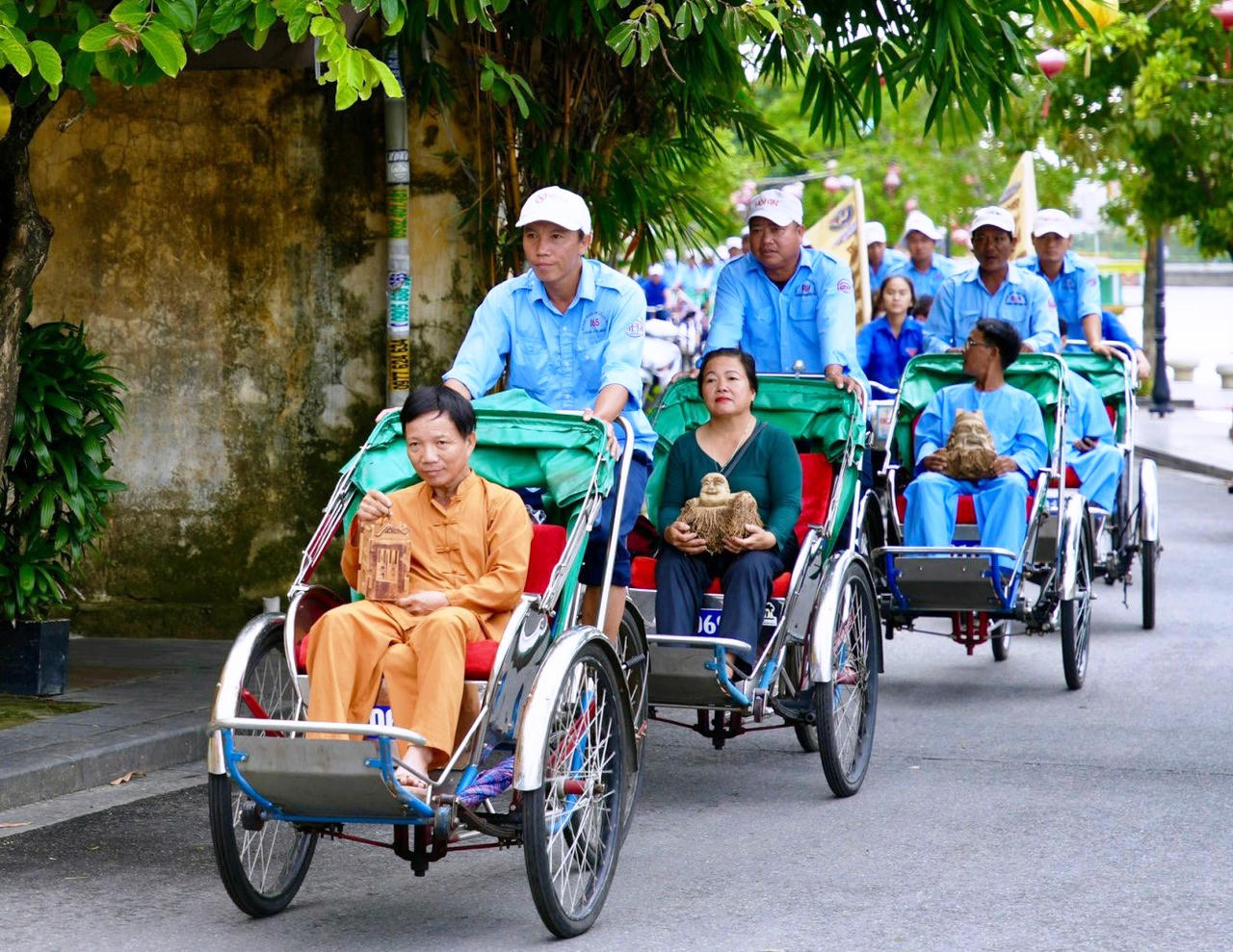 Người dân, du khách diễu hành mừng Hội An gia nhập mạng lưới thành phố sáng tạo của UNESCO