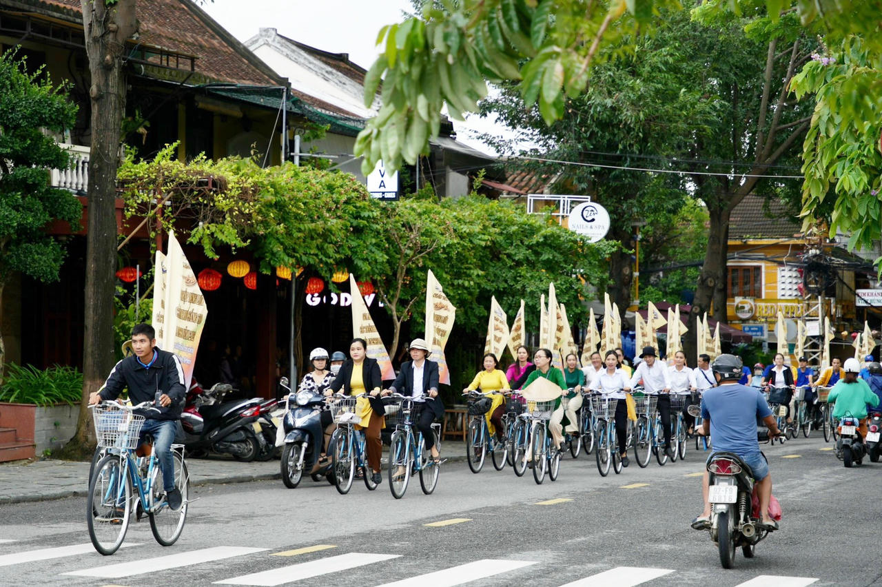Người dân, du khách diễu hành mừng Hội An gia nhập mạng lưới thành phố sáng tạo của UNESCO