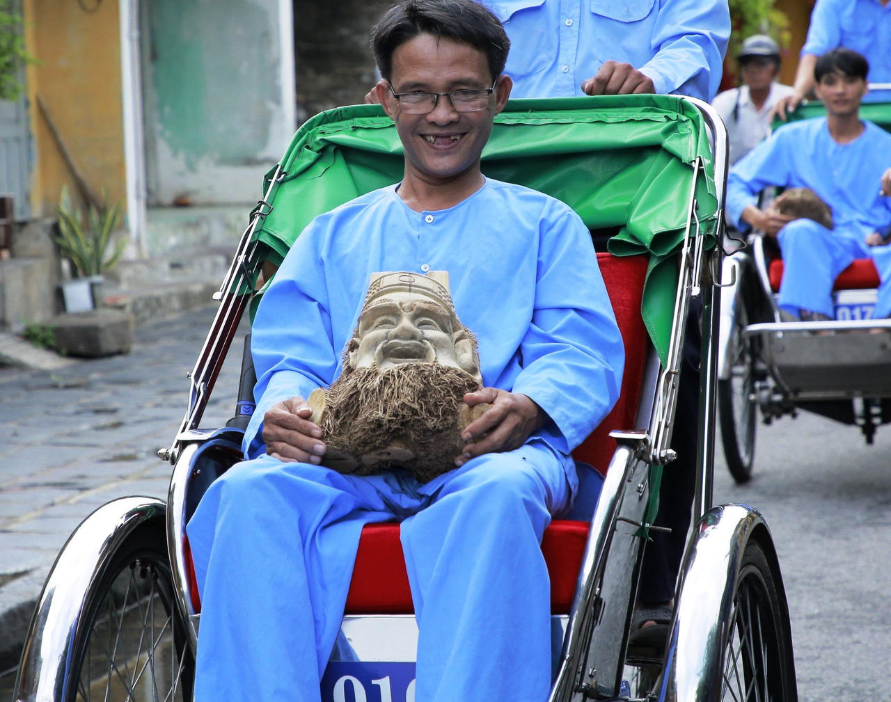 Người dân, du khách diễu hành mừng Hội An gia nhập mạng lưới thành phố sáng tạo của UNESCO