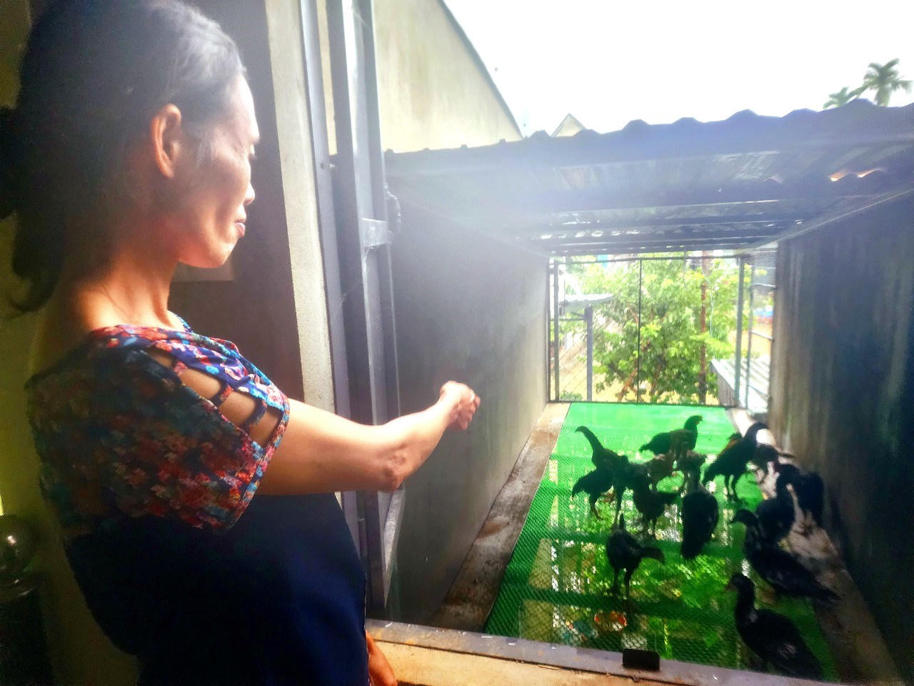 Nước sông dâng cao, người dân Quảng Nam hối hả kê đồ “chạy lũ”