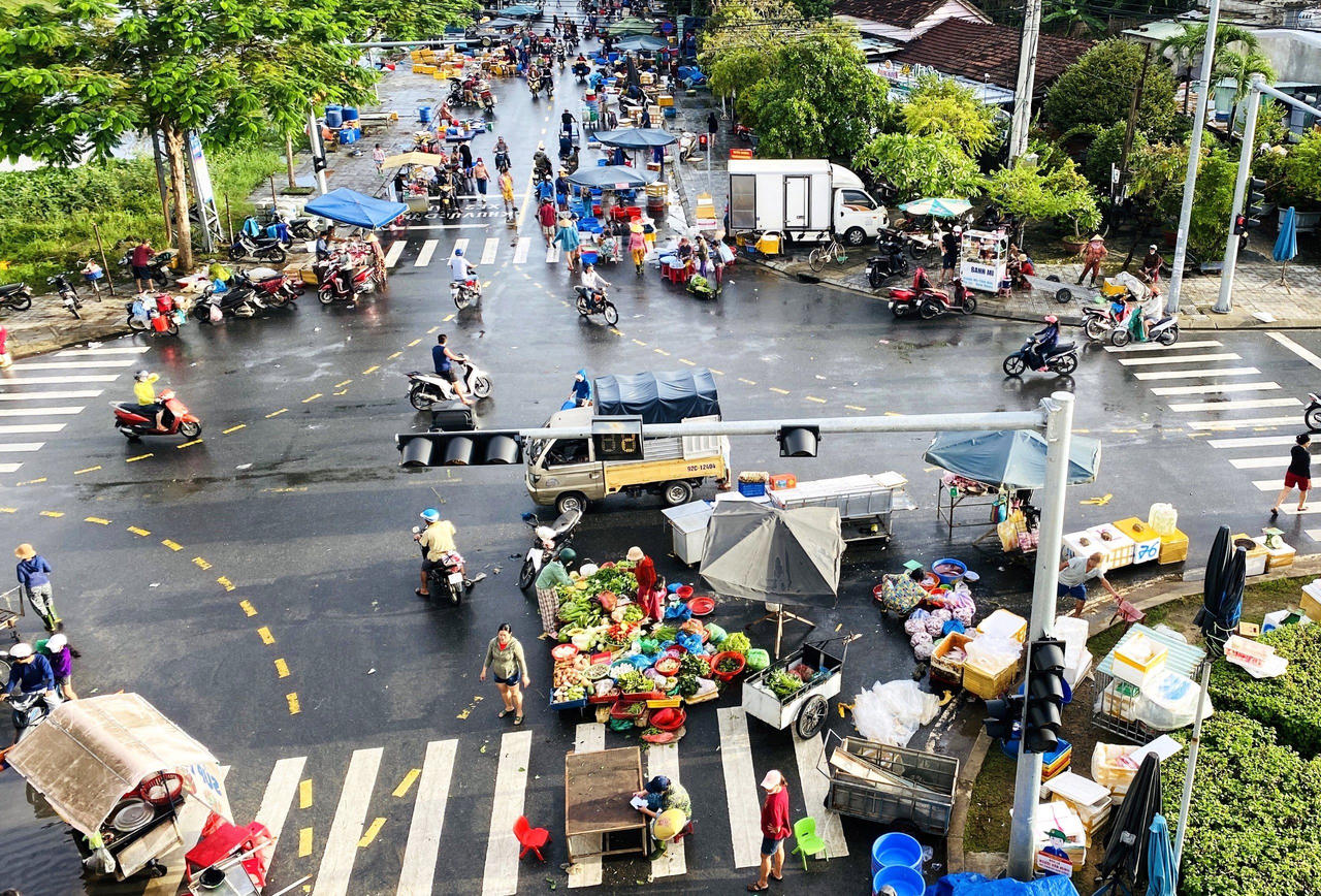 Phố cổ Hội An ngập trong nước lũ