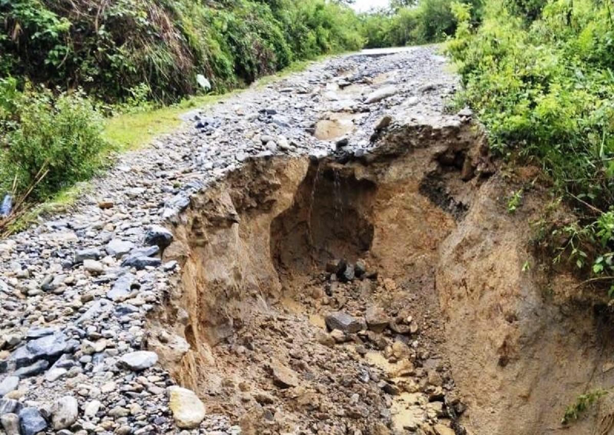 Hơn 500 hộ dân ở miền núi Quảng Nam bị cô lập vì sạt lở, nước lũ