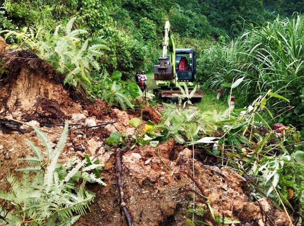 Hơn 500 hộ dân ở miền núi Quảng Nam bị cô lập vì sạt lở, nước lũ