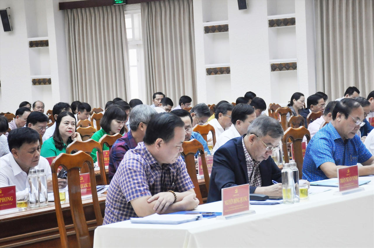 Cần giải quyết triệt để tình trạng 'có tiền nhưng không tiêu được'