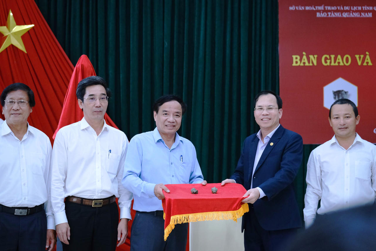 Hai chi tiết đóa sen và con ốc chính thức “đoàn tụ” tượng gốc Bồ tát Tara