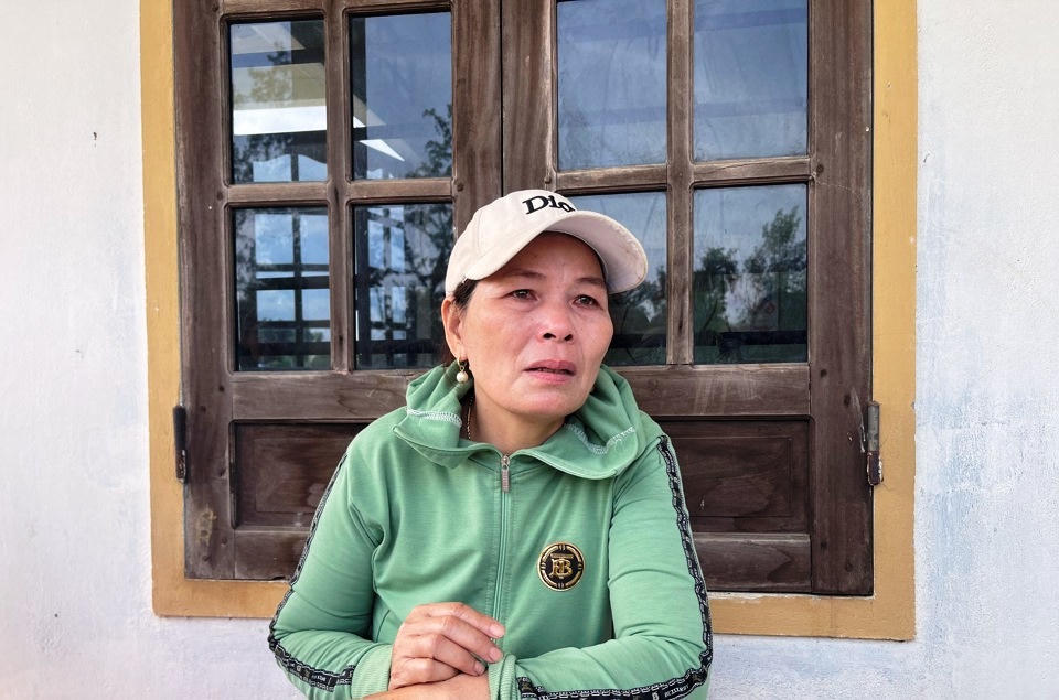 Nông dân Quảng Ngãi 'khóc ròng' vì củ đậu rớt giá, thương lái chê