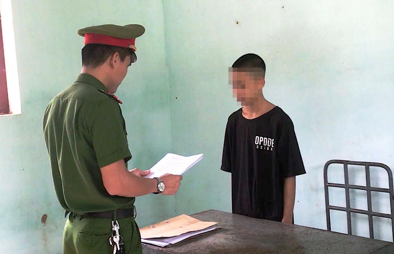 3 thanh thiếu niên dụ bạn ra nghĩa địa rồi cướp tiền