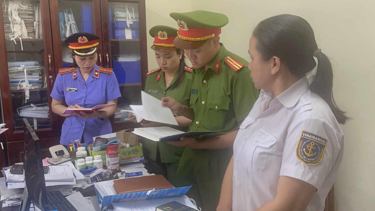 Tham ô tài sản, giám đốc Cảng vụ Hàng hải Quảng Nam cùng 3 thuộc cấp bị bắt