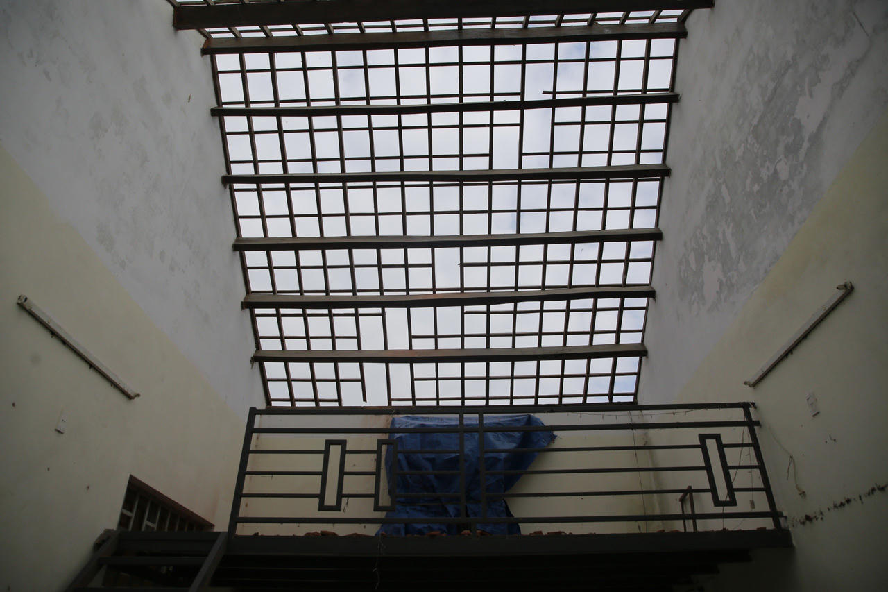 Quân đội sửa nhà cho người dân sau vụ rơi máy bay tại Quảng Nam