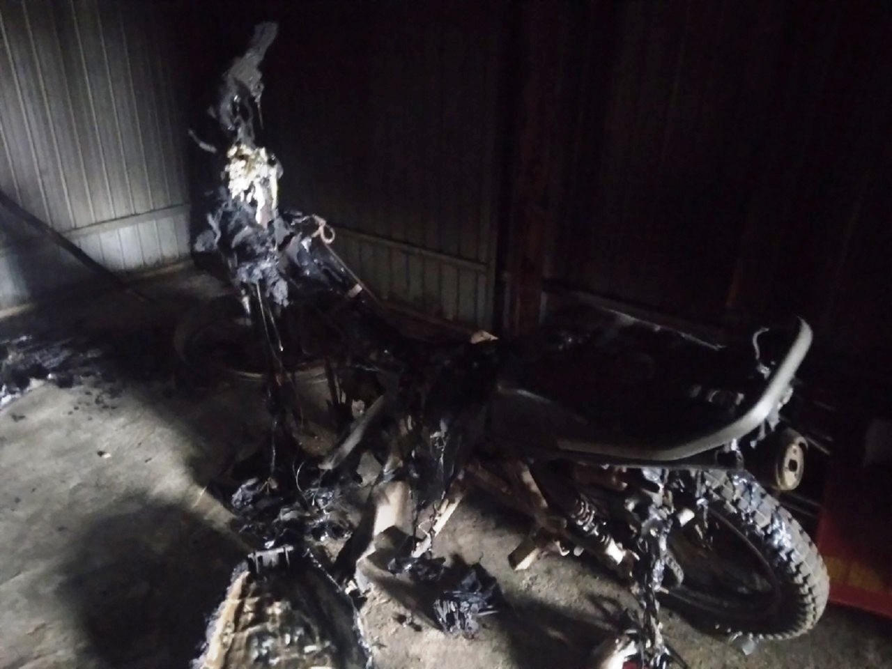 Nghi vấn chốt bảo vệ rừng ở Quảng Nam bị kẻ xấu phóng hỏa trong đêm