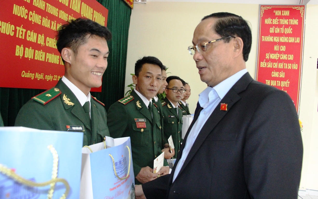 Phó Chủ tịch Quốc hội Trần Quang Phương thăm, chúc Tết tại Quảng Ngãi