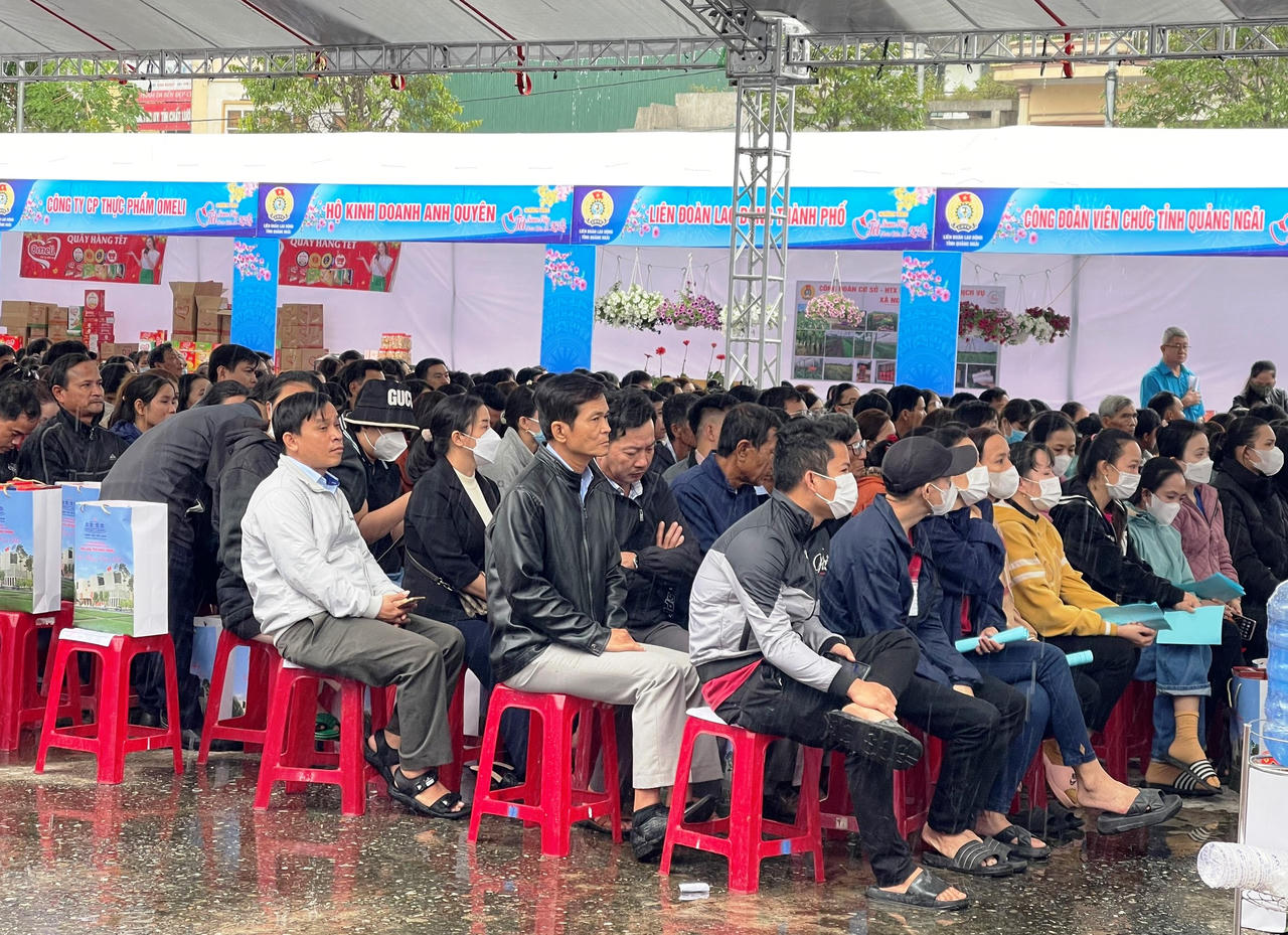 Phó Chủ tịch Quốc hội Trần Quang Phương dự 'Tết sum vầy – Xuân chia sẻ' ở Quảng Ngãi