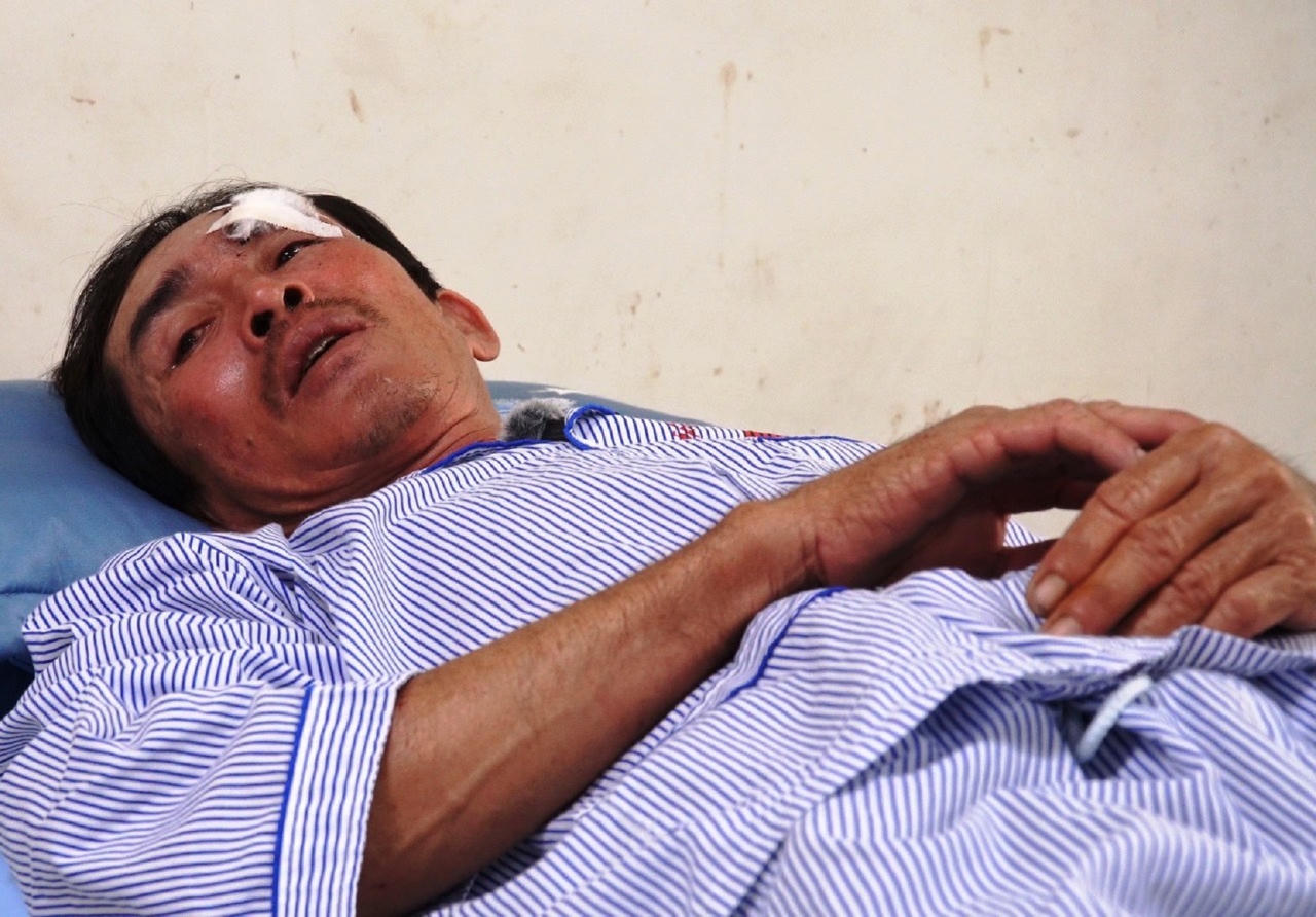 Tàu cá bị sà lan đâm chìm, 6 ngư dân được cứu sống