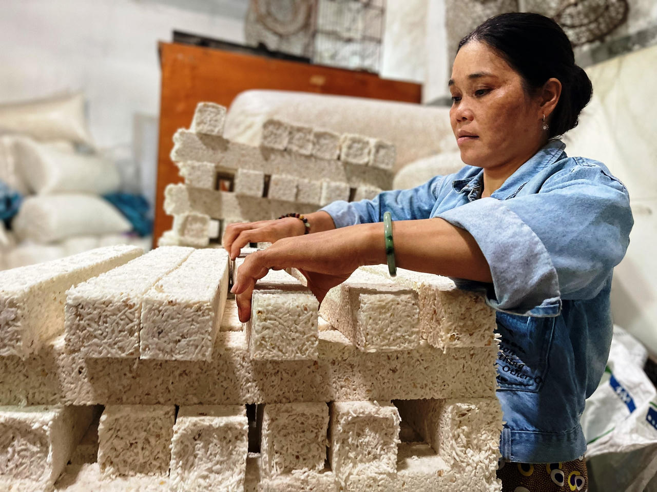 Độc đáo nghề làm bánh nổ, bánh thuẫn ngày Tết của người dân Quảng Ngãi