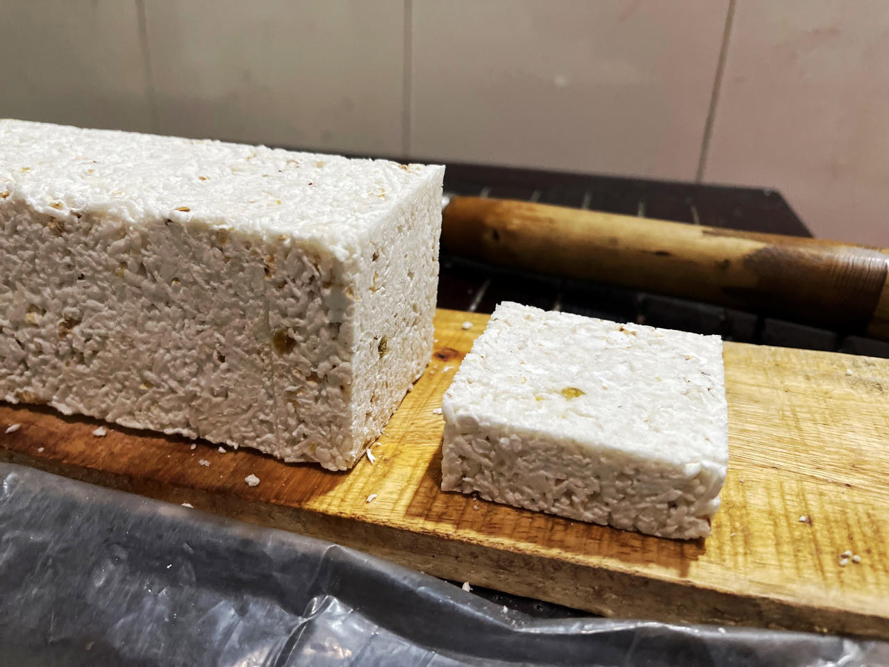 Độc đáo nghề làm bánh nổ, bánh thuẫn ngày Tết của người dân Quảng Ngãi