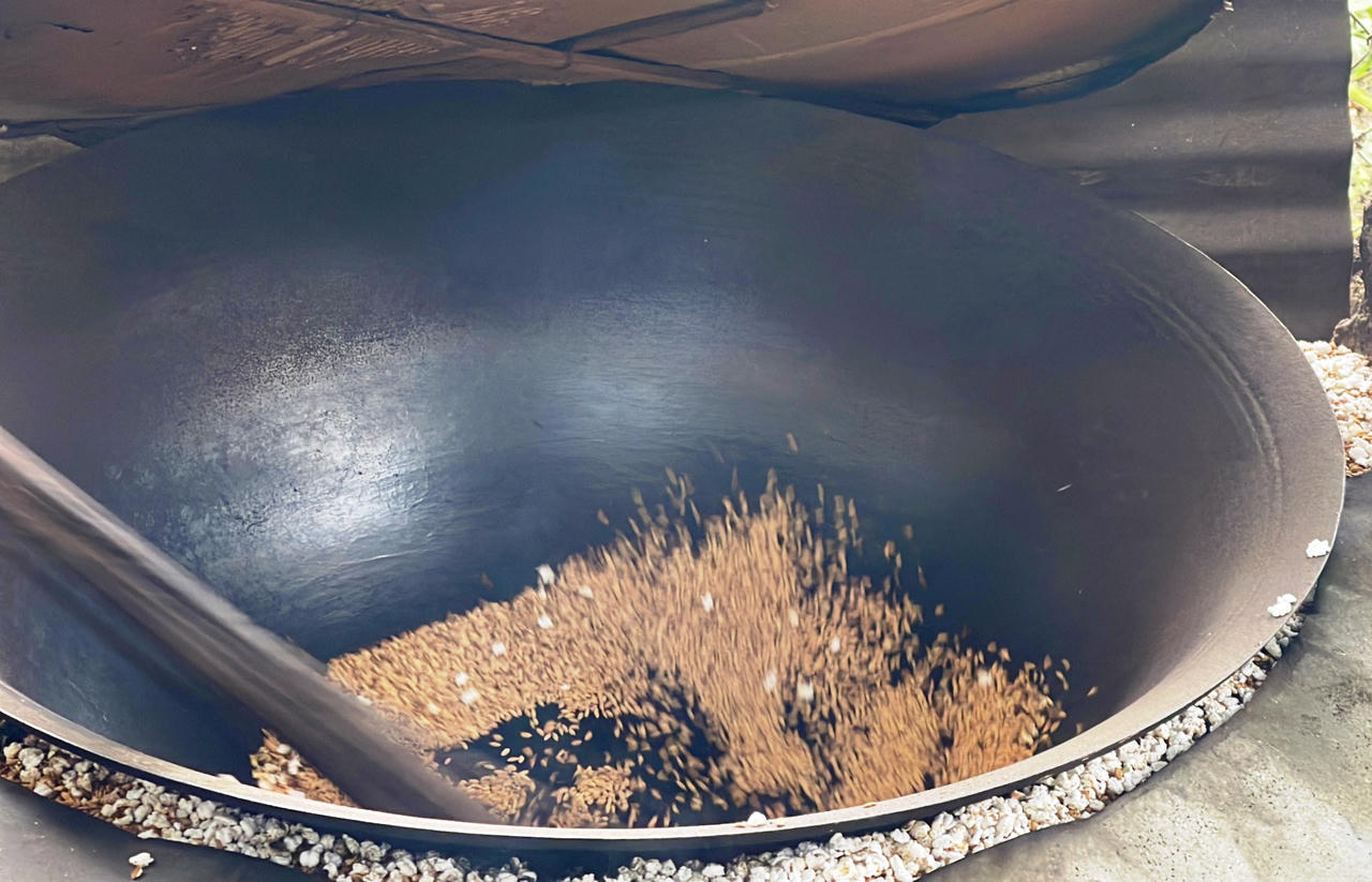 Độc đáo nghề làm bánh nổ, bánh thuẫn ngày Tết của người dân Quảng Ngãi