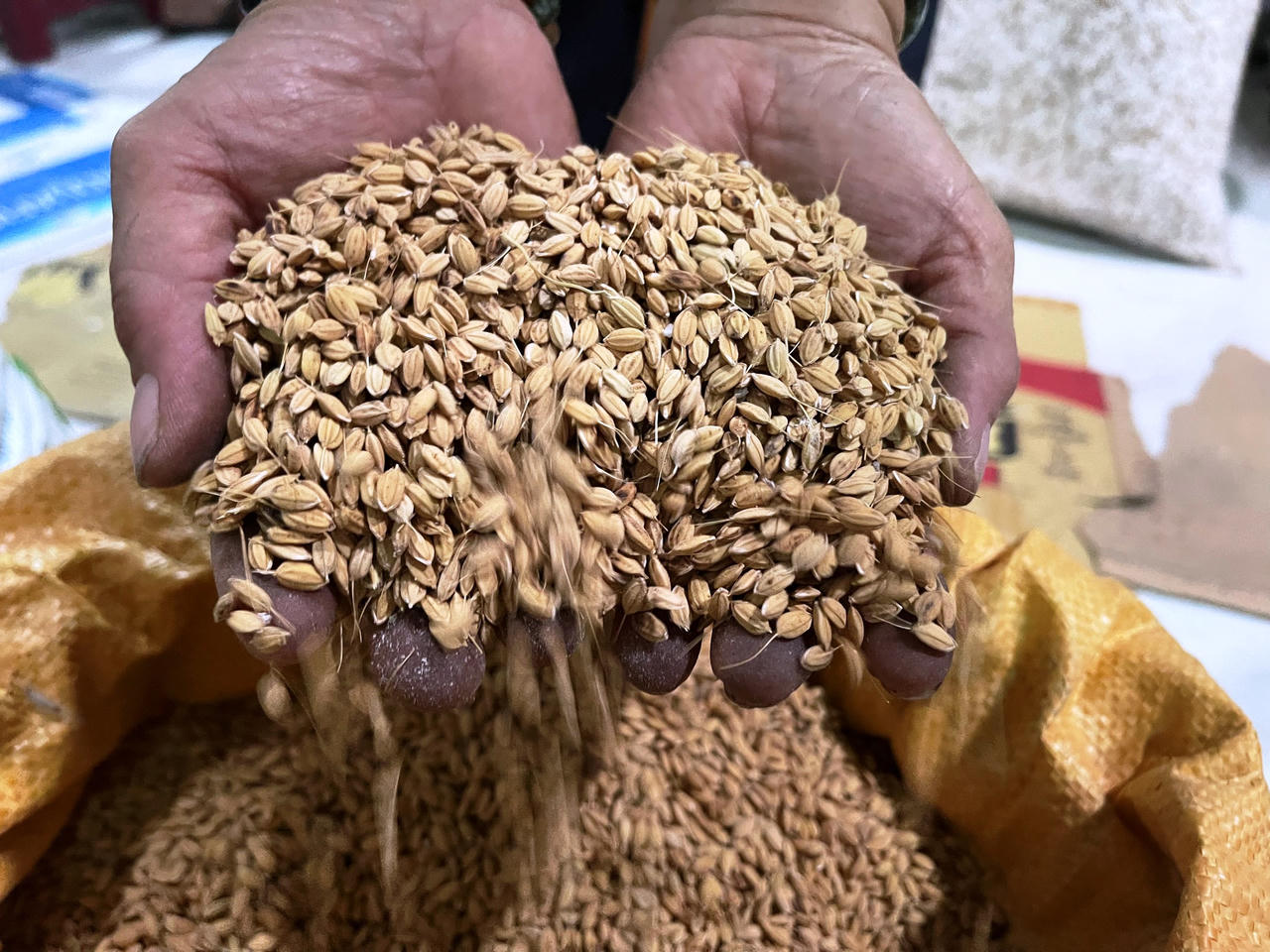 Độc đáo nghề làm bánh nổ, bánh thuẫn ngày Tết của người dân Quảng Ngãi