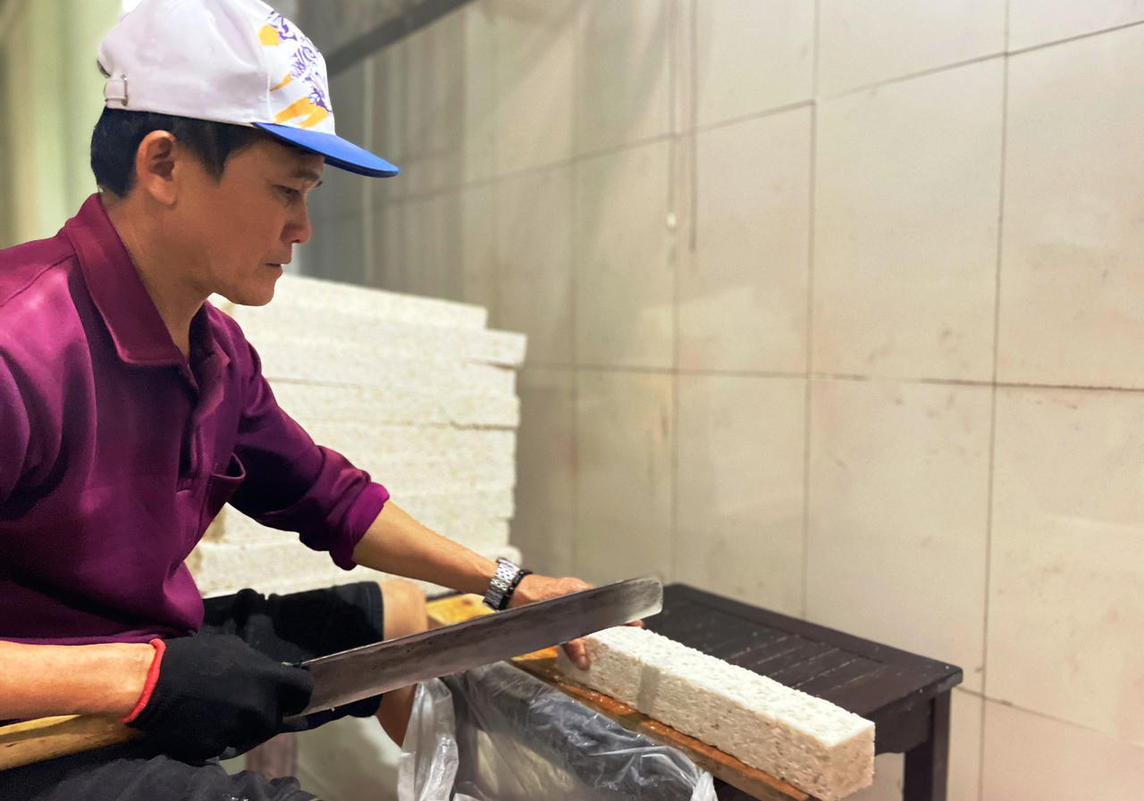 Độc đáo nghề làm bánh nổ, bánh thuẫn ngày Tết của người dân Quảng Ngãi