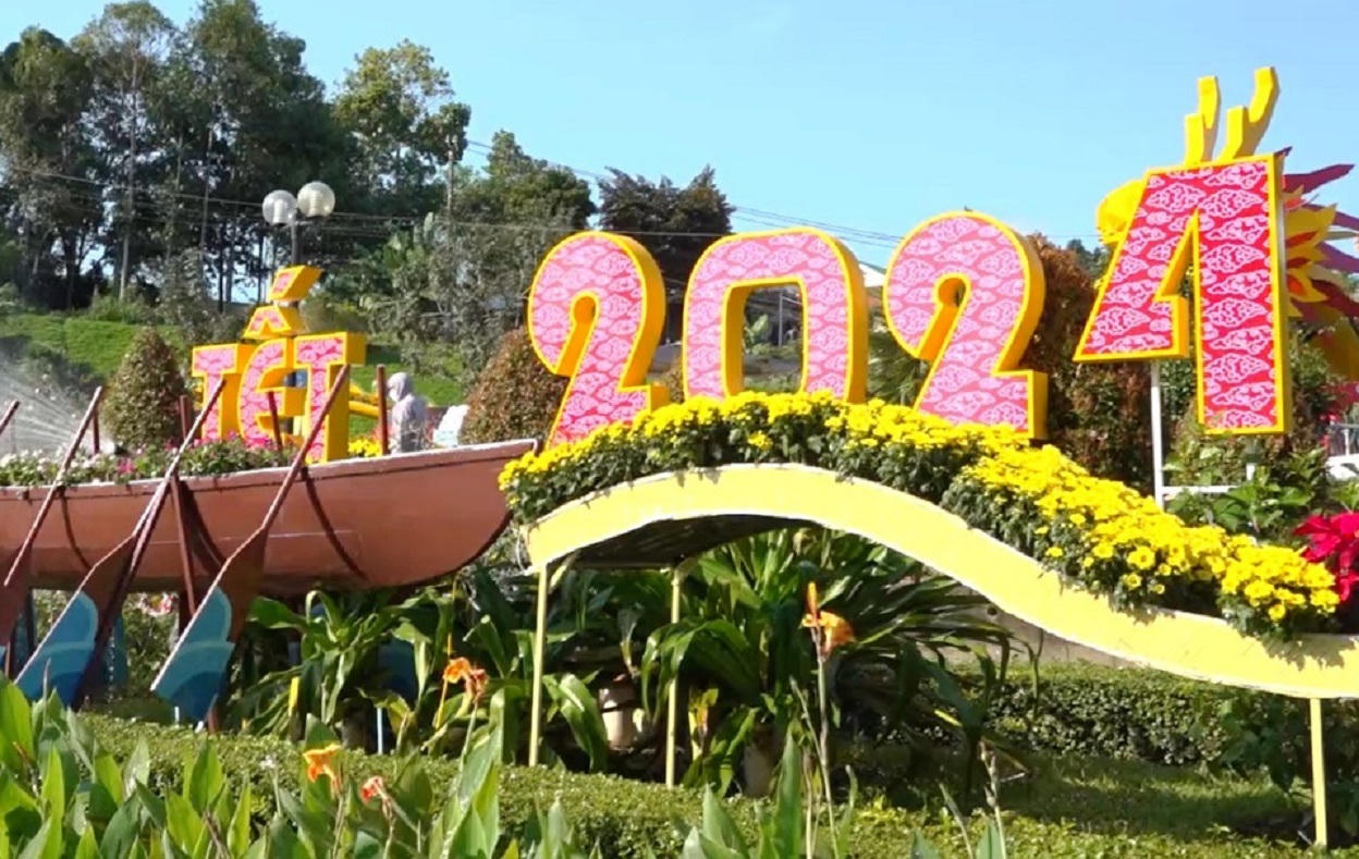 Vừa ra mắt, linh vật rồng ở Quảng Nam, Quảng Ngãi nhận “mưa” lời khen