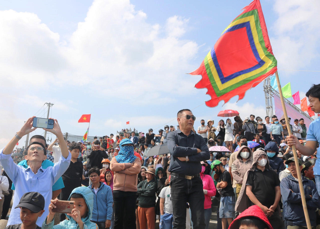 Làng biển Quảng Ngãi rộn ràng ra quân nghề cá đầu năm