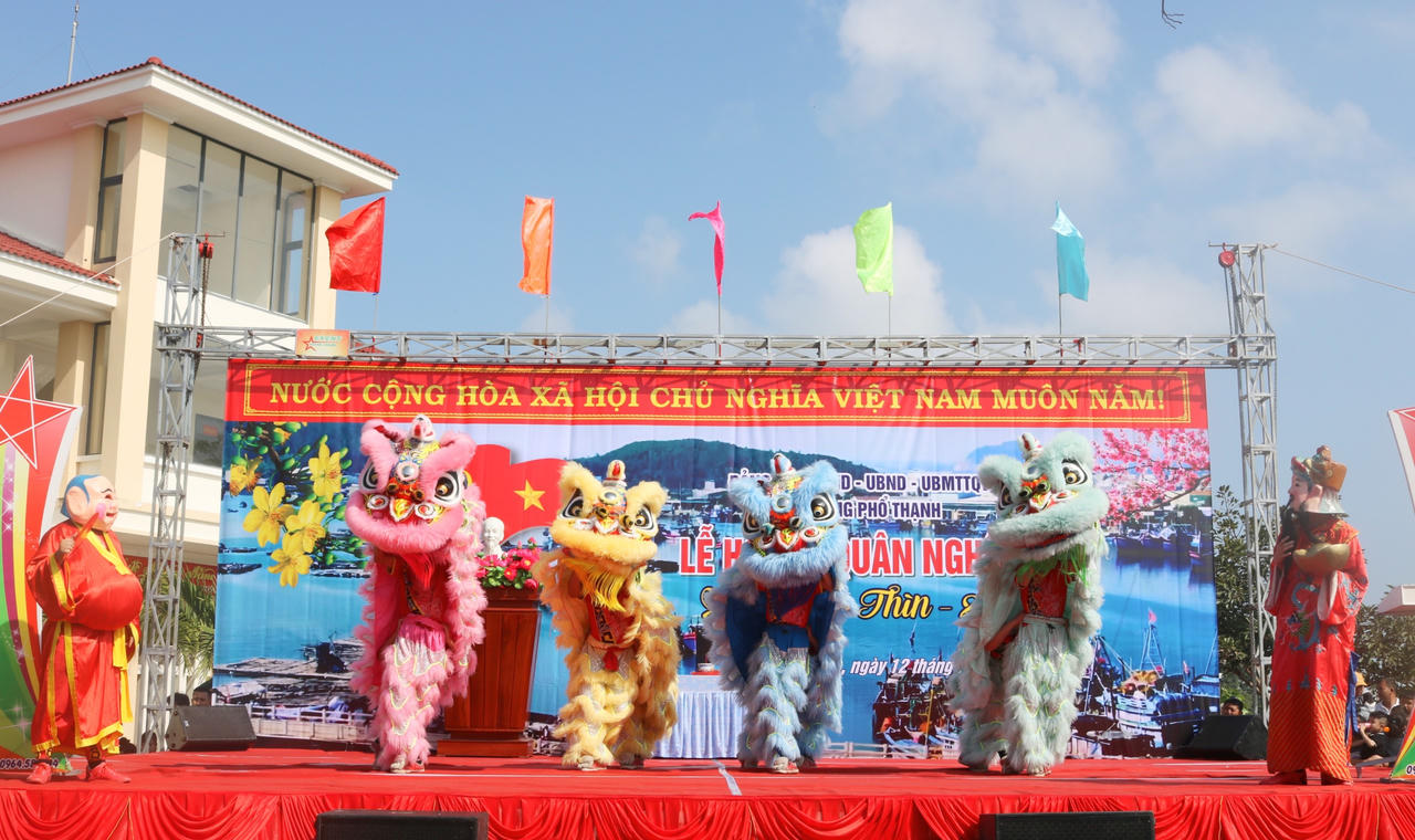 Làng biển Quảng Ngãi rộn ràng ra quân nghề cá đầu năm