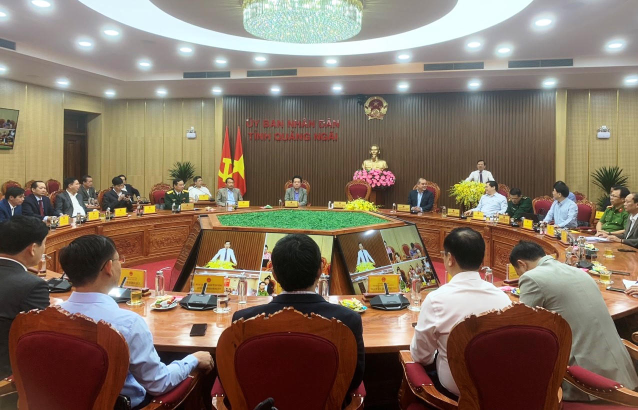 Chủ tịch Quảng Ngãi yêu cầu các sở, ngành “bắt nhịp” công việc ngay đầu năm
