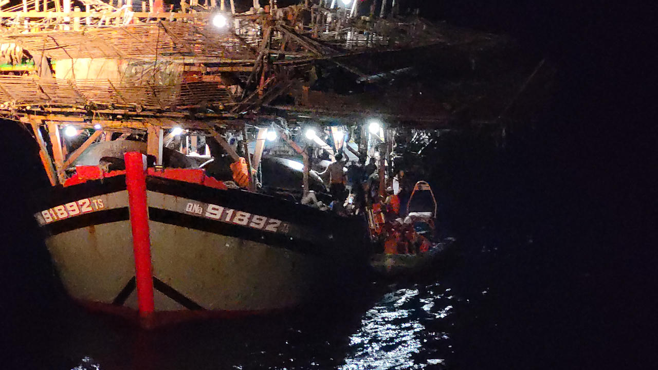 Cứu kịp thời ngư dân bị đột quỵ trên vùng biển Hoàng Sa