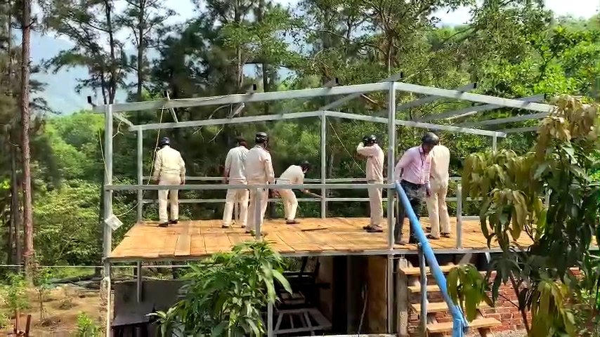 Cưỡng chế phá dỡ công trình du lịch xây trái phép trên đất rừng ở Đà Nẵng