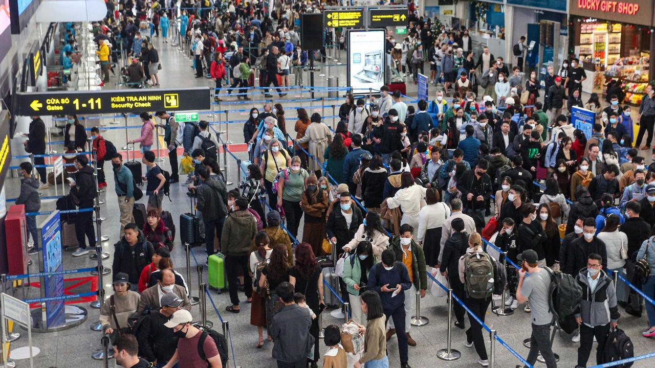 Túi xách chứa hơn 300 triệu đồng bỏ quên ở sân bay Đà Nẵng