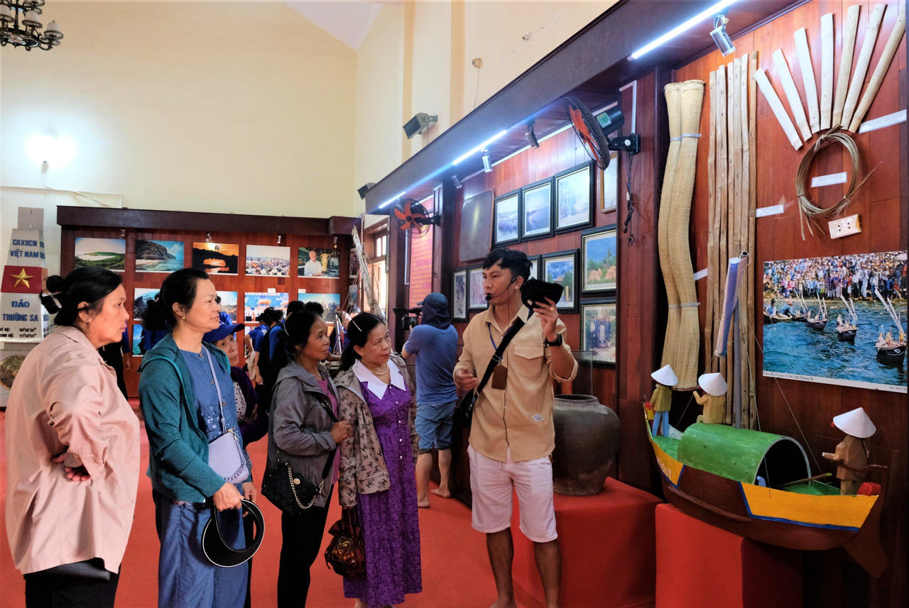  Du khách ra đảo Lý Sơn dịp lễ 30/4 và 1/5 tăng cao