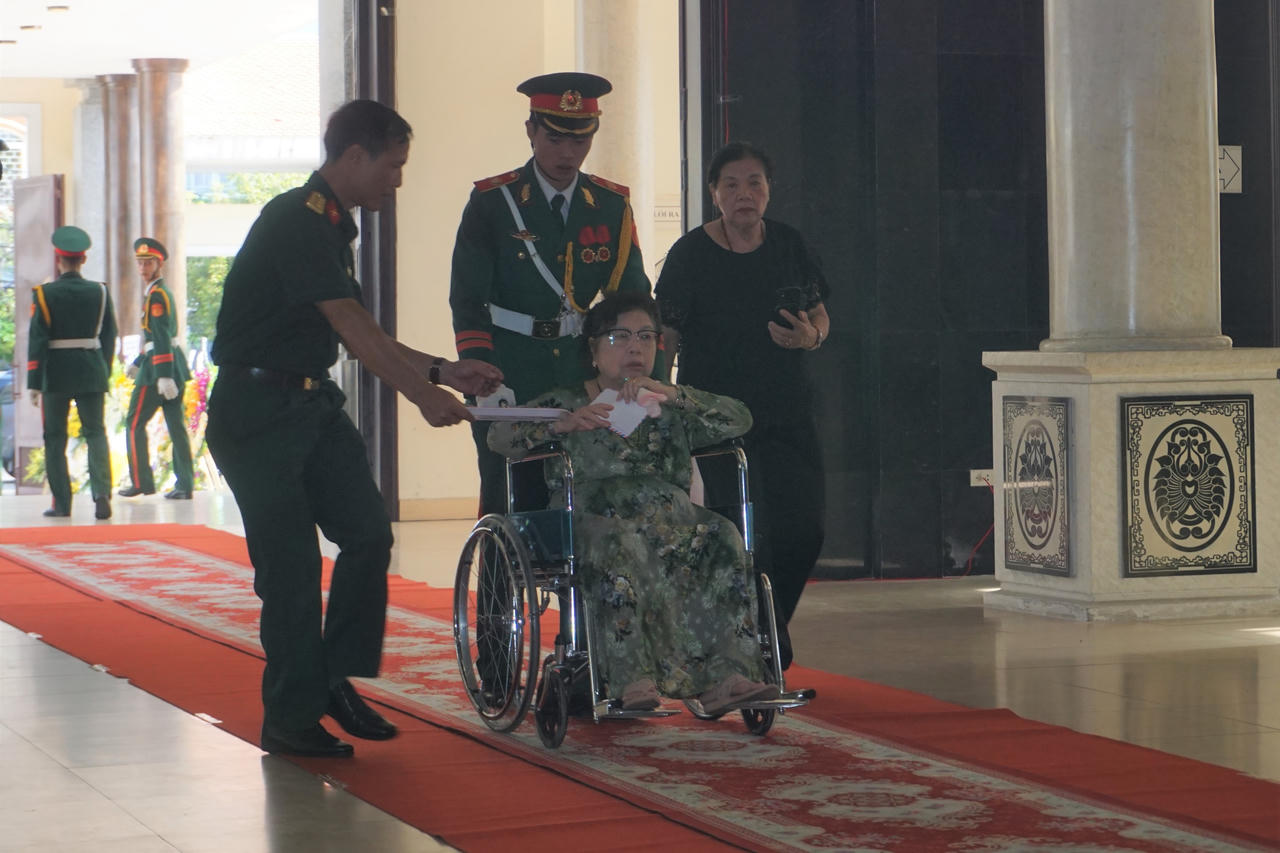 Xúc động cảnh tiễn đưa NSND Tường Vi về nơi an nghỉ cuối cùng