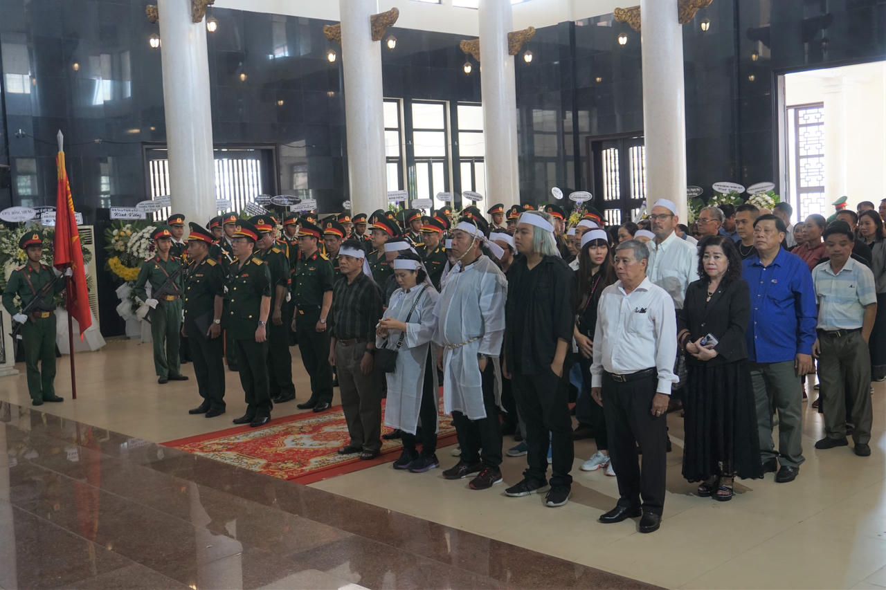 Xúc động cảnh tiễn đưa NSND Tường Vi về nơi an nghỉ cuối cùng