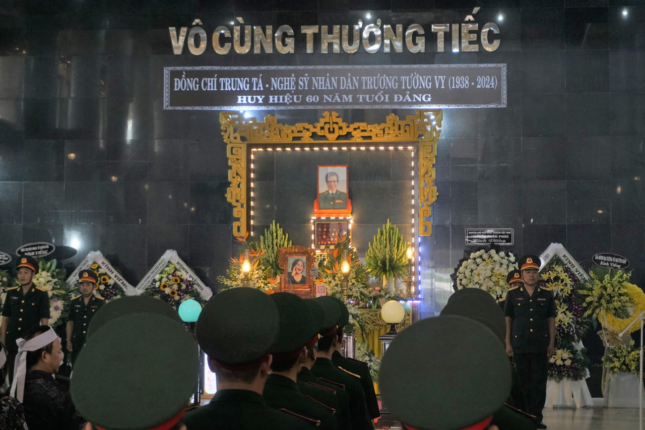 Xúc động cảnh tiễn đưa NSND Tường Vi về nơi an nghỉ cuối cùng