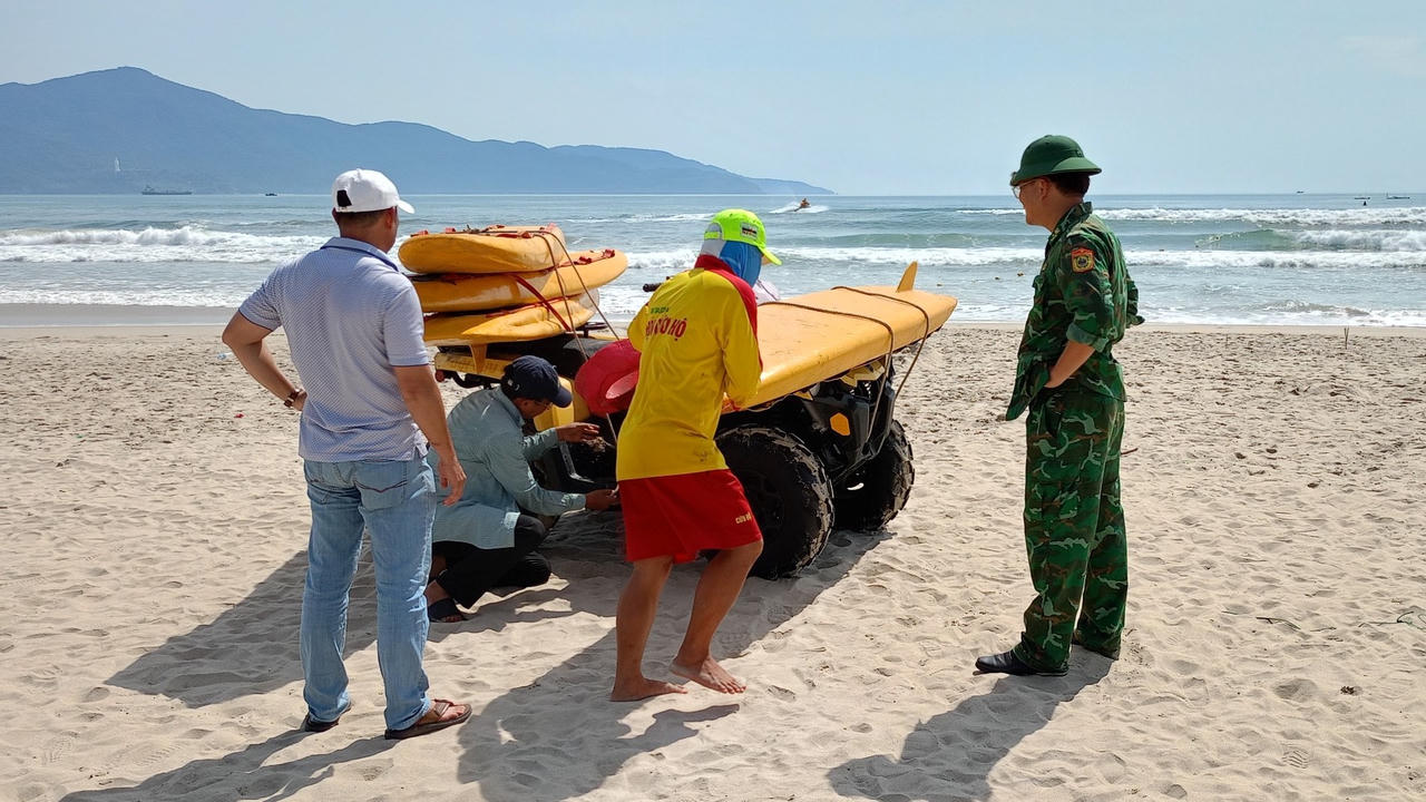 Tắm tại vùng biển nguy hiểm, 2 người tử vong, 1 người mất tích