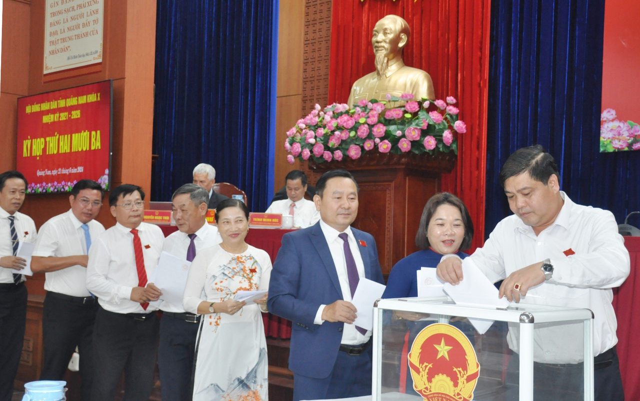 Ông Lê Văn Dũng được bầu làm Chủ tịch UBND tỉnh Quảng Nam