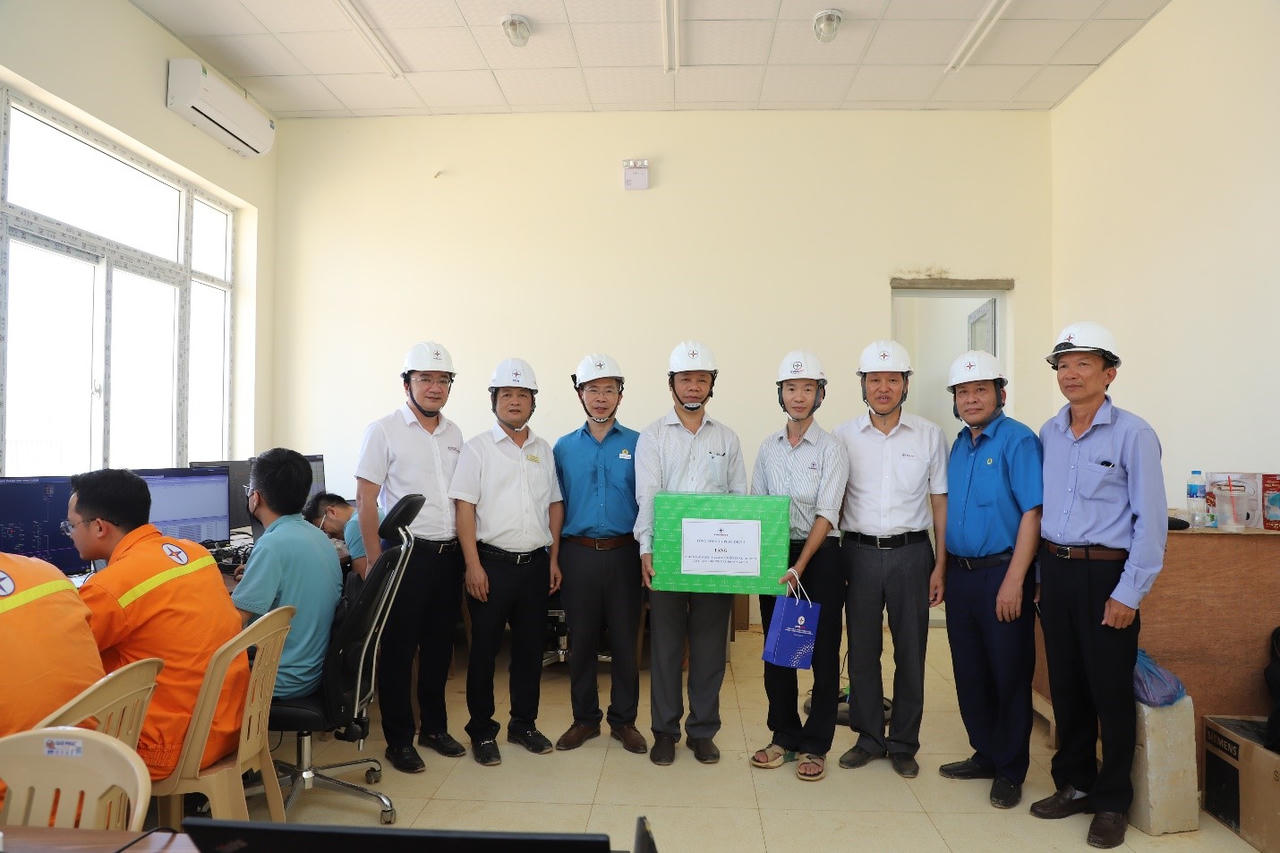 EVNGENCO2 tiếp thêm động lực hoàn thành dự án 500 kV mạch 3