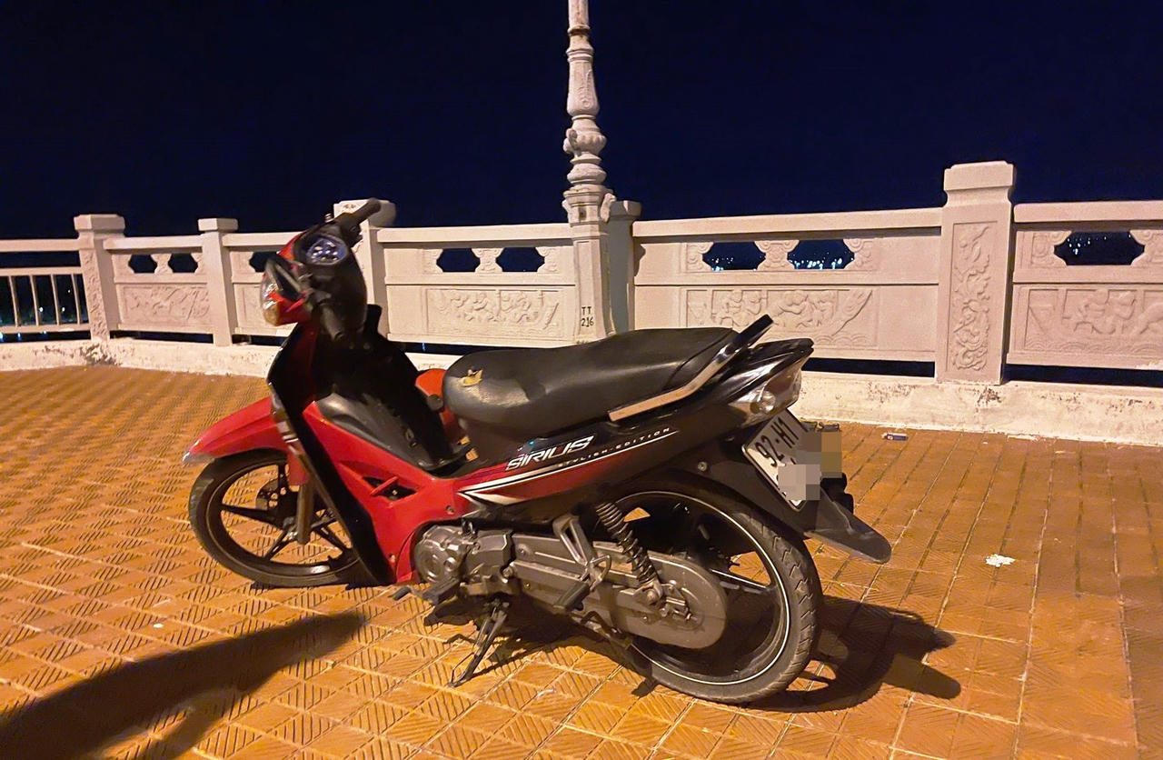 Người đàn ông tự tử trên cầu Cửa Đại cùng con gái 11 tháng tuổi