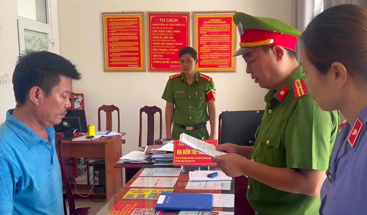 Nhận 'bồi dưỡng' 165 triệu đồng, nhân viên văn phòng đăng ký đất đai ở Quảng Nam bị bắt giam