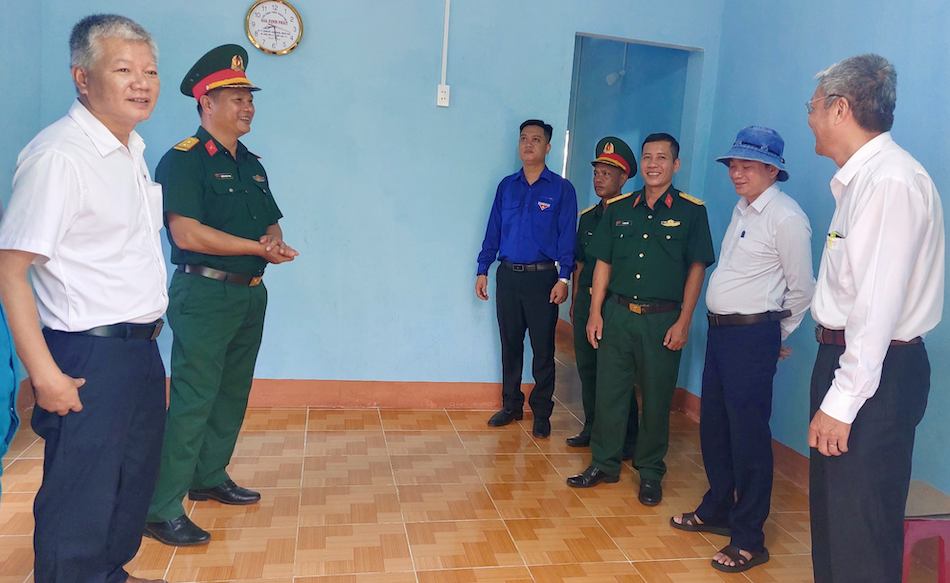 Trao nhà tình nghĩa cho gia đình chính sách huyện miền núi Nam Giang