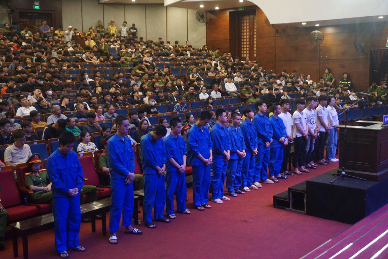 Nữ "đại ca" và đồng bọn lĩnh án