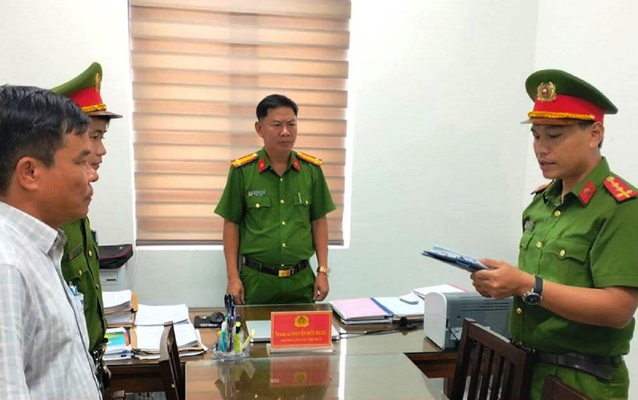 Bắt loạt cán bộ ở Quảng Nam “phù phép” hồ sơ cấp 13 sổ đỏ sai quy định