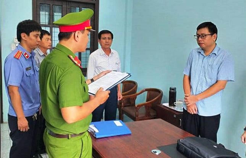 Bắt loạt cán bộ ở Quảng Nam “phù phép” hồ sơ cấp 13 sổ đỏ sai quy định