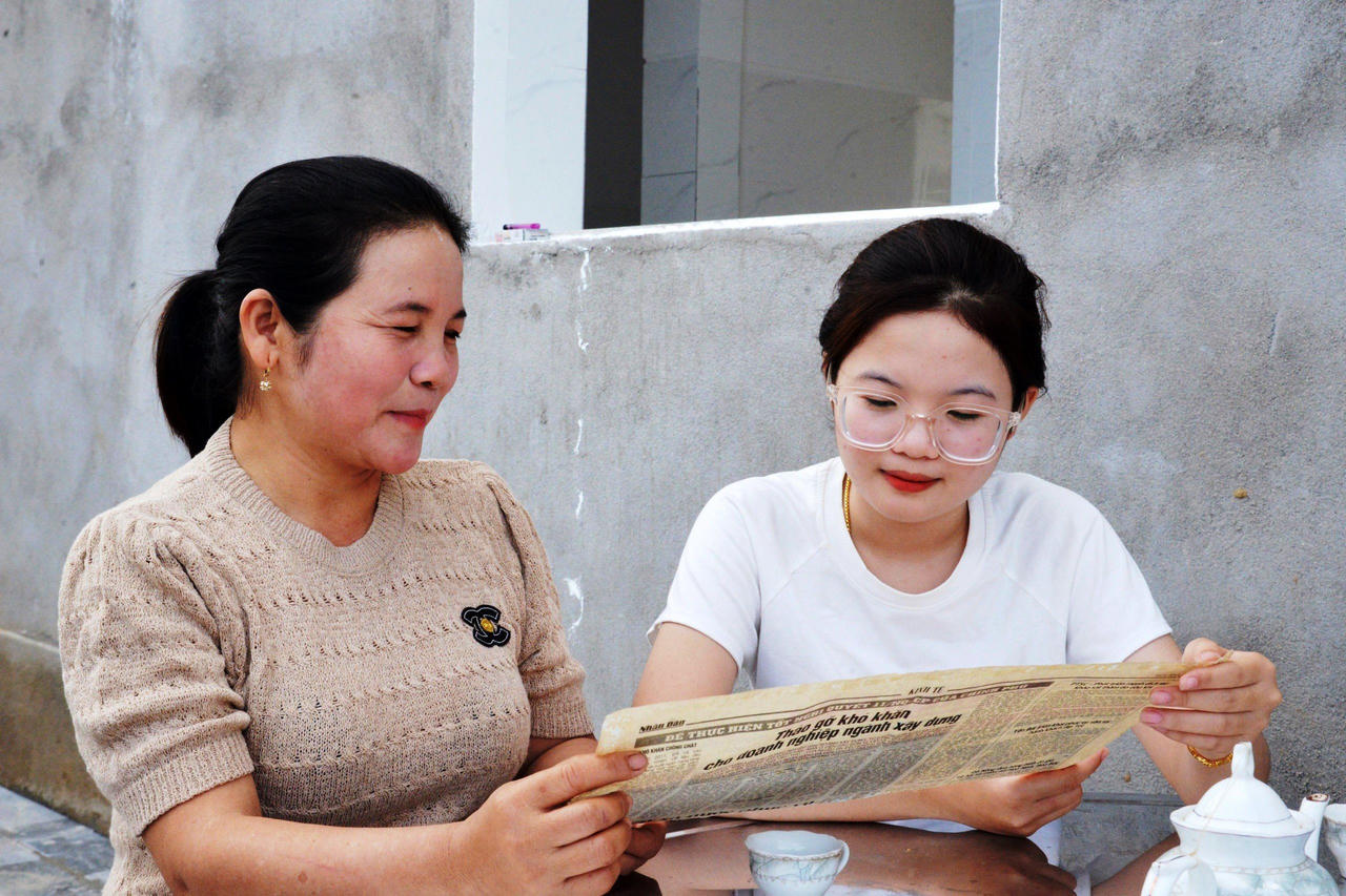 Ký ức hạnh phúc của cô bé làng biển khi Tổng Bí thư Nguyễn Phú Trọng bế trên tay