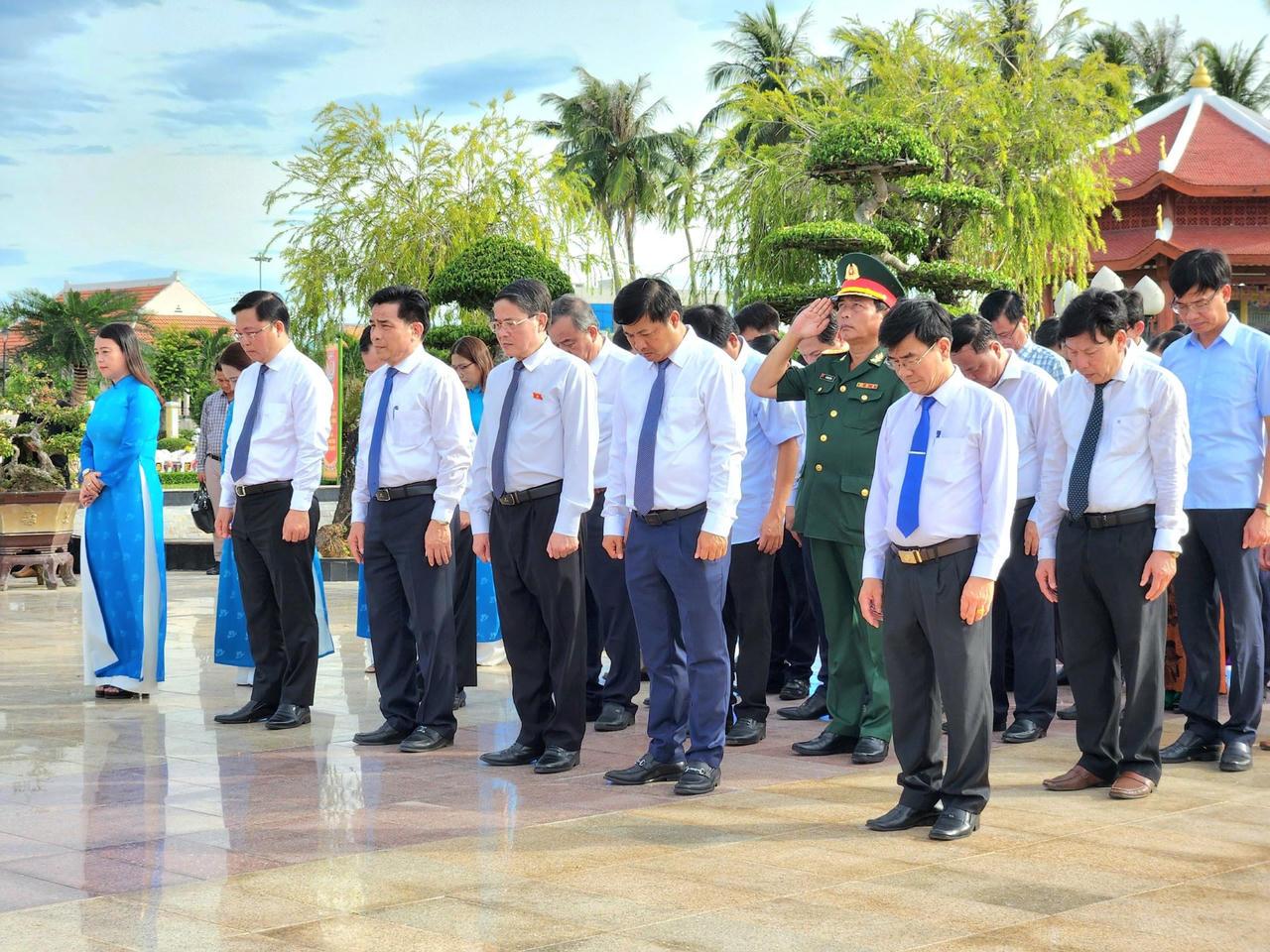 Phó Chủ tịch Quốc Hội Nguyễn Đức Hải dâng hương tri ân các anh hùng liệt sĩ tại Quảng Nam