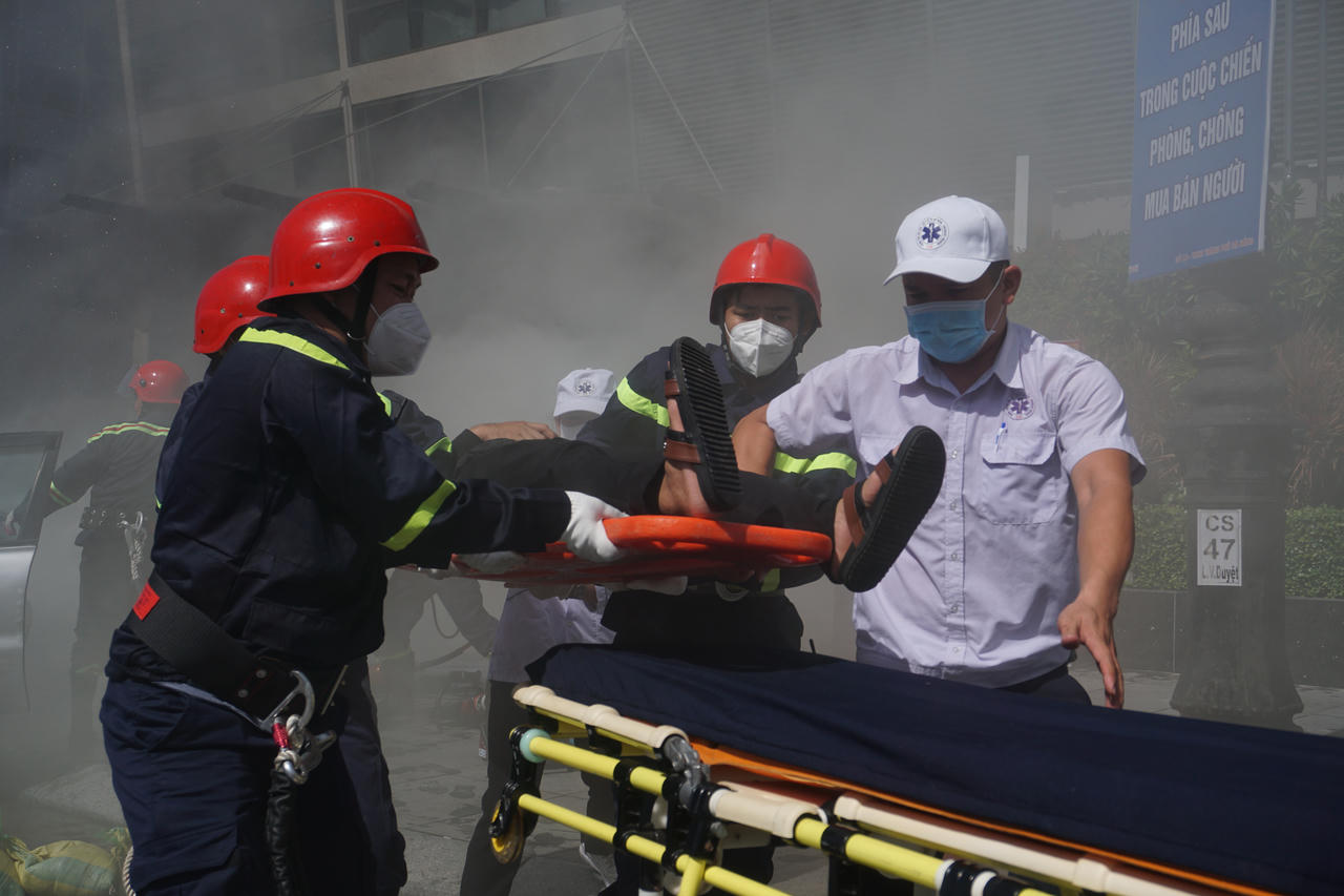 Đà Nẵng diễn tập chữa cháy khách sạn siêu cao tầng, giả thuyết 1.300 người bị nạn